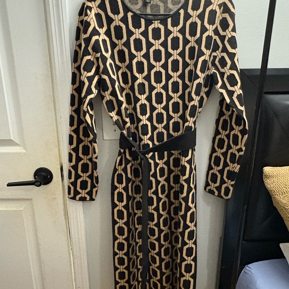 Chic Geometric Sweater Dress with Belt
